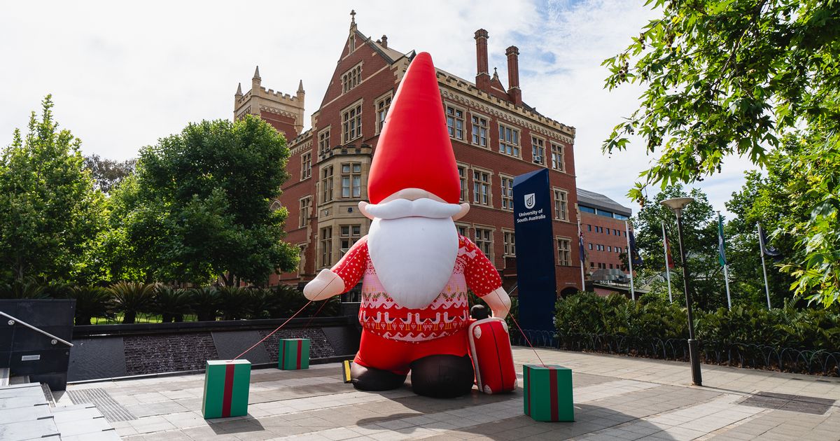 Santa the Suit - The Santa Course 2024 - City of Adelaide